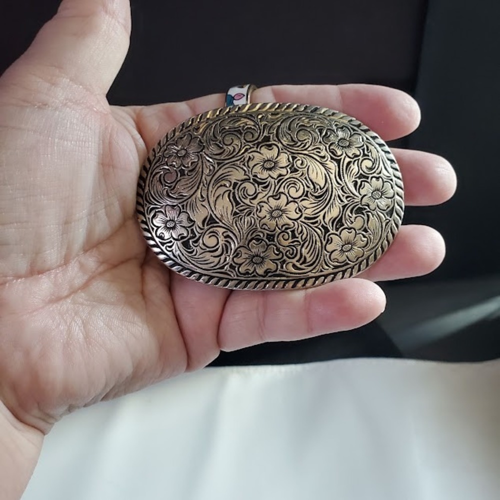 Western Floral Belt Buckle Silver Tone Oval Engraved Scroll Rope Edge Cowboy